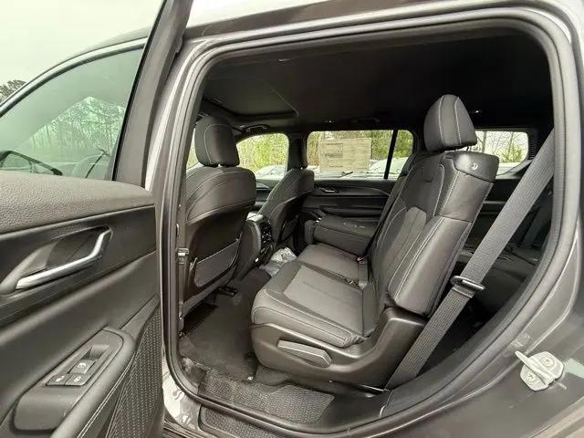 2025 Jeep Grand Cherokee L Laredo X 4x4