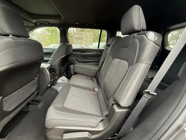 2025 Jeep Grand Cherokee L Laredo X 4x4