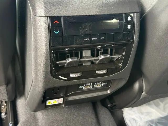 2025 Jeep Grand Cherokee L Laredo X 4x4