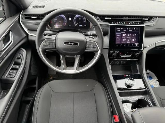 2025 Jeep Grand Cherokee L Laredo X 4x4