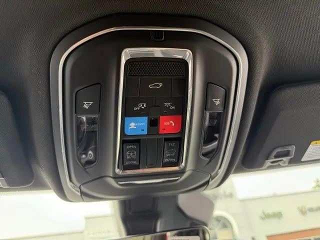 2025 Jeep Grand Cherokee L Laredo X 4x4