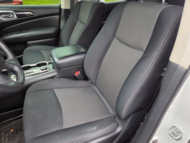2018 Nissan Pathfinder SV 2018 Nissan Pathfinder SV
