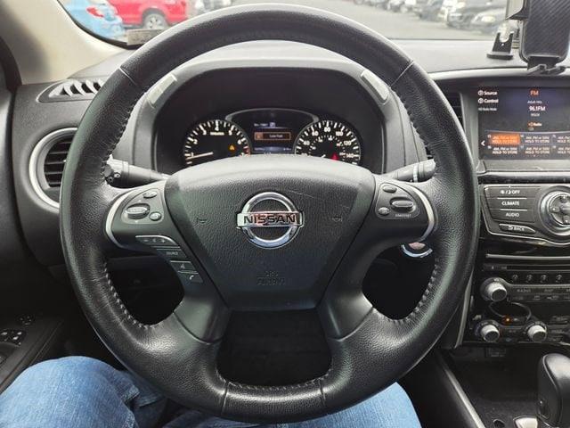 2018 Nissan Pathfinder SV 2018 Nissan Pathfinder SV
