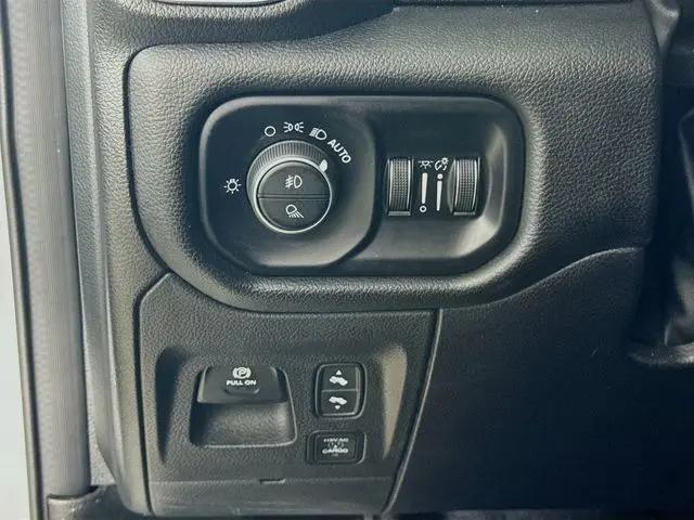 2025 Ram 1500 Big Horn Crew Cab 4x4 5'7" Box