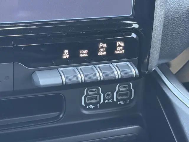 2023 Ram 1500 Big Horn Crew Cab 4x4 5'7" Box