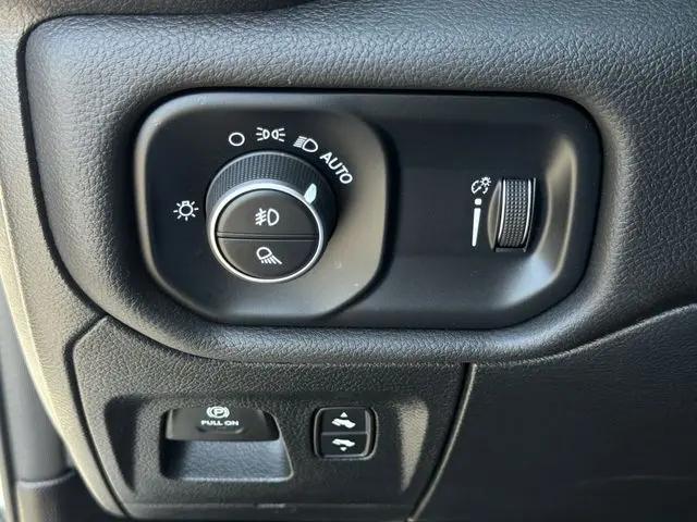 2023 Ram 1500 Big Horn Crew Cab 4x4 5'7" Box