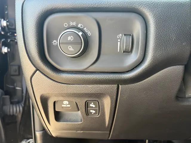 2020 Ram 1500 Big Horn Crew Cab 4x4 6'4" Box