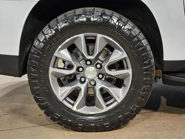 2024 Chevrolet Suburban 4WD LS