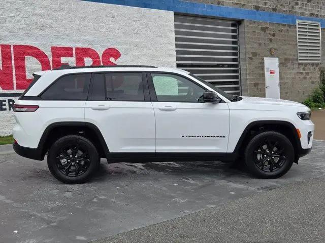 2025 Jeep Grand Cherokee Altitude 4x4