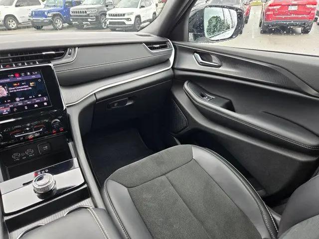 2025 Jeep Grand Cherokee Altitude 4x4