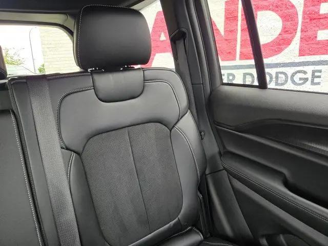 2025 Jeep Grand Cherokee Altitude 4x4