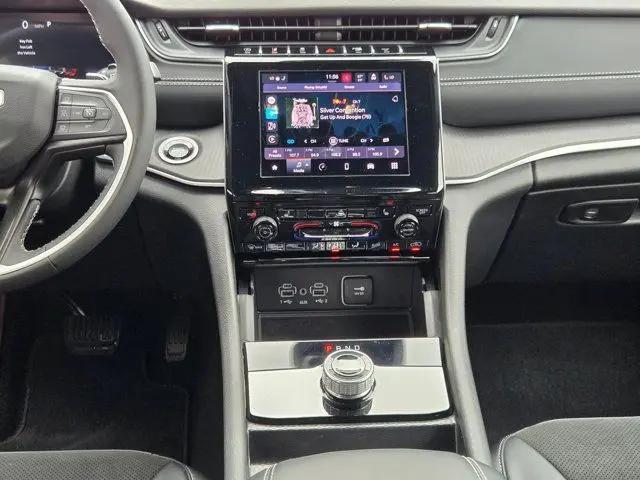 2025 Jeep Grand Cherokee Altitude 4x4