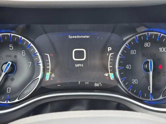 2027 Chrysler Pacifica Select