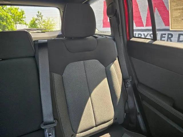 2026 Jeep Cherokee Laredo 4x4