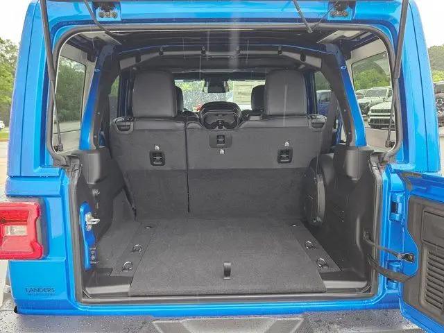 2026 Jeep Wrangler 4-Door Sahara 4x4