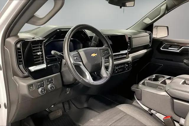 2022 Chevrolet Silverado 1500 4WD Crew Cab Standard Bed LT