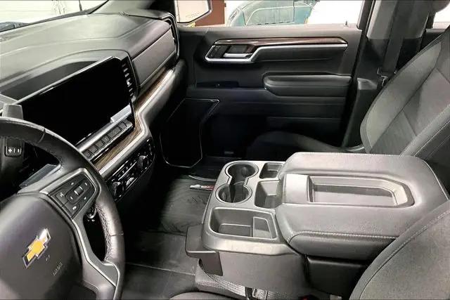 2022 Chevrolet Silverado 1500 4WD Crew Cab Standard Bed LT