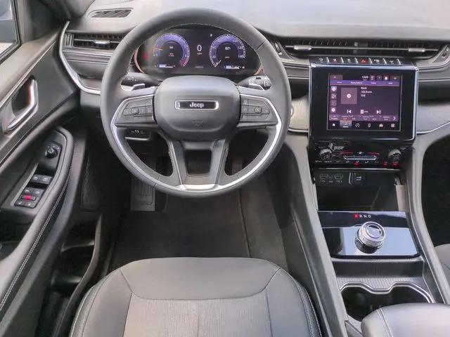 2024 Jeep Grand Cherokee L Laredo 4x2