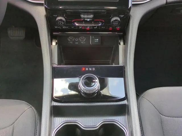 2024 Jeep Grand Cherokee L Laredo 4x2