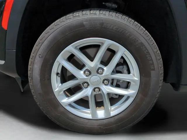 2024 Jeep Grand Cherokee L Laredo 4x2