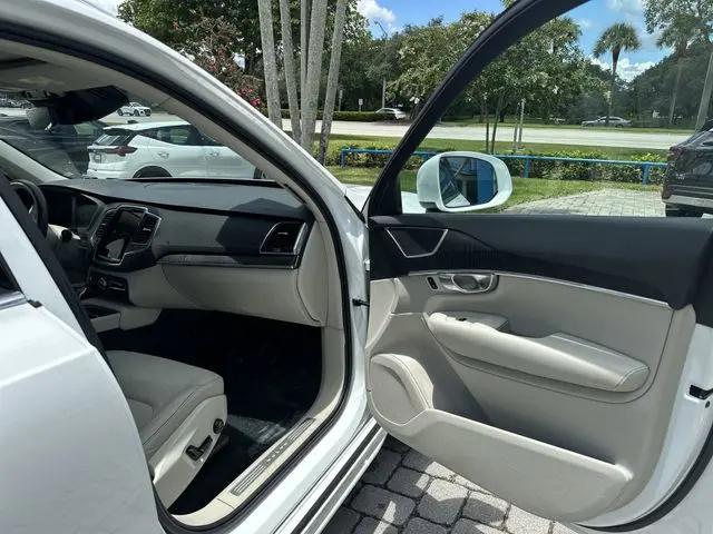2020 Volvo XC90 T6 Momentum 6 Passenger