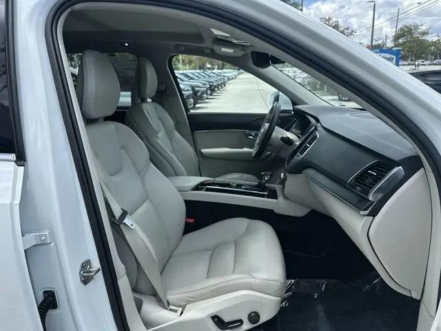 2020 Volvo XC90 T6 Momentum 6 Passenger