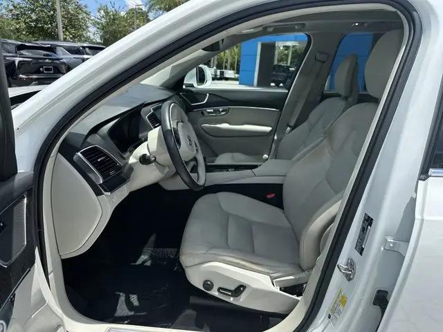 2020 Volvo XC90 T6 Momentum 6 Passenger