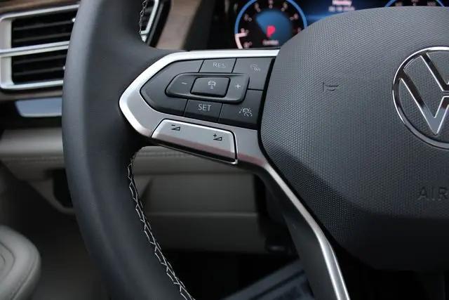 2026 Volkswagen Atlas SE with Technology