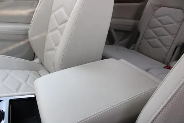 2026 Volkswagen Atlas SE with Technology