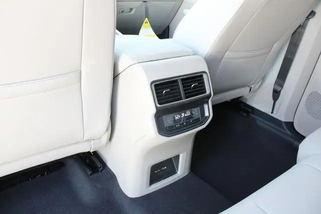 2026 Volkswagen Atlas SE