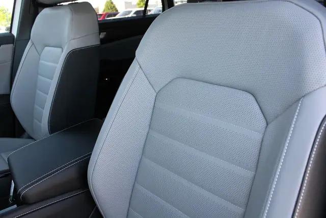 2026 Volkswagen Atlas Cross Sport SEL R-Line Black