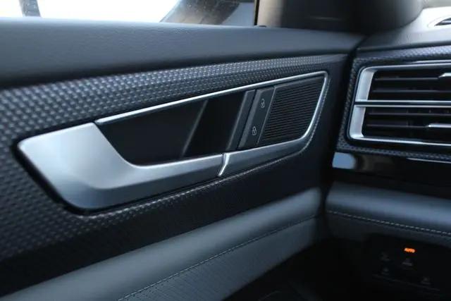 2026 Volkswagen Atlas Cross Sport SEL R-Line Black