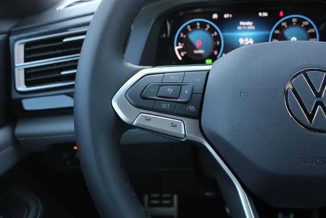 2026 Volkswagen Atlas Cross Sport SEL R-Line Black