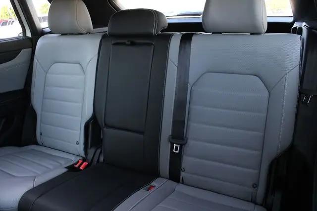 2026 Volkswagen Atlas Cross Sport SEL R-Line Black