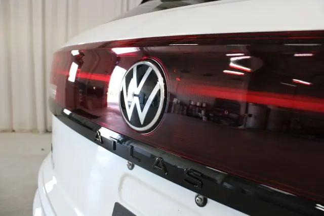 2026 Volkswagen Atlas Cross Sport SEL R-Line Black