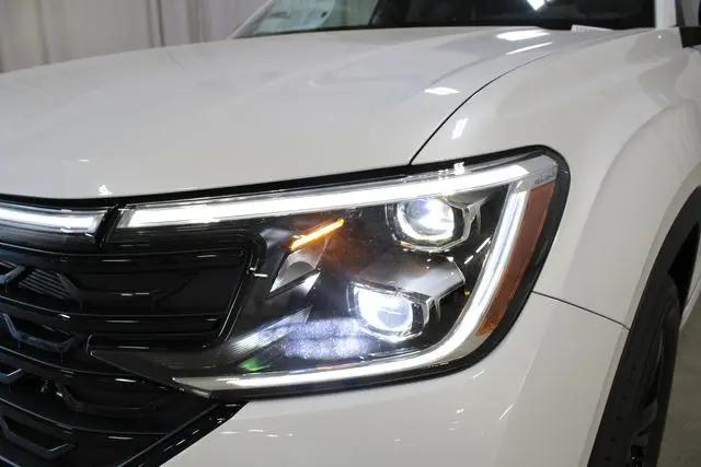 2026 Volkswagen Atlas Cross Sport SEL R-Line Black