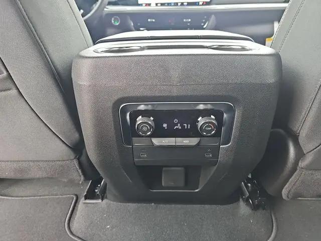 2026 Chevrolet Suburban LS, 4WD