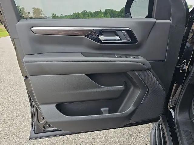 2026 Chevrolet Suburban LS, 4WD