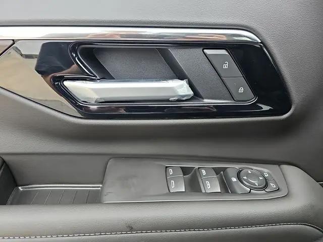 2026 Chevrolet Suburban LS, 4WD
