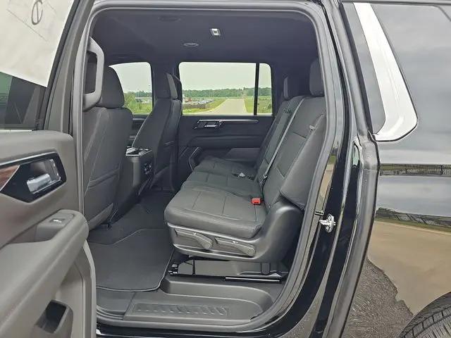 2026 Chevrolet Suburban LS, 4WD
