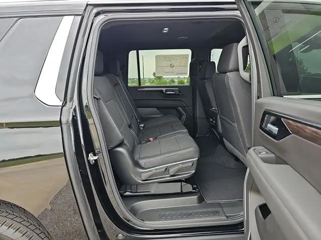 2026 Chevrolet Suburban LS, 4WD