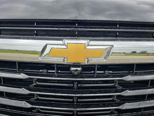 2026 Chevrolet Suburban LS, 4WD