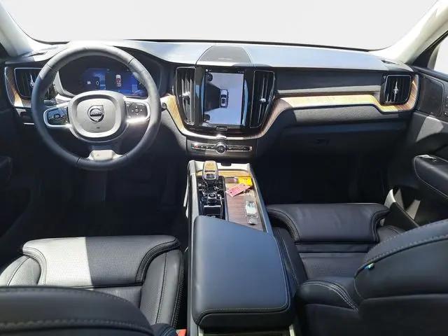 2023 Volvo XC60 B5 Ultimate Bright Theme