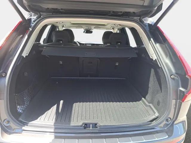 2023 Volvo XC60 B5 Ultimate Bright Theme