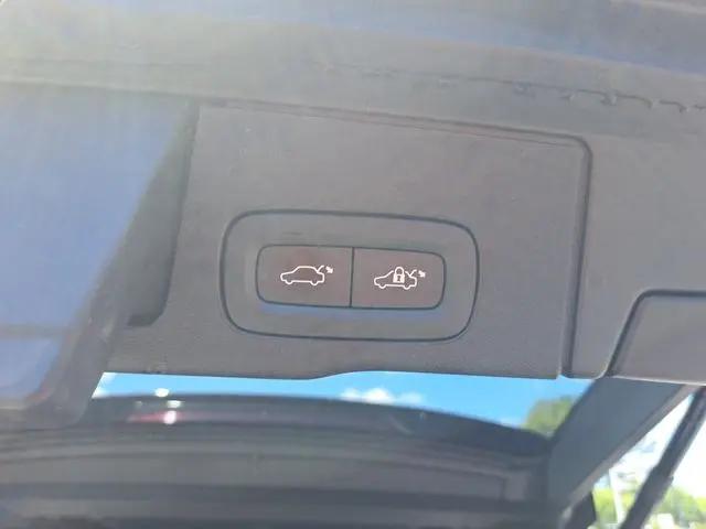 2023 Volvo XC60 B5 Ultimate Bright Theme