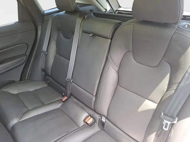 2023 Volvo XC60 B5 Ultimate Bright Theme