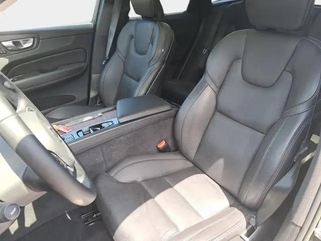 2023 Volvo XC60 B5 Ultimate Bright Theme