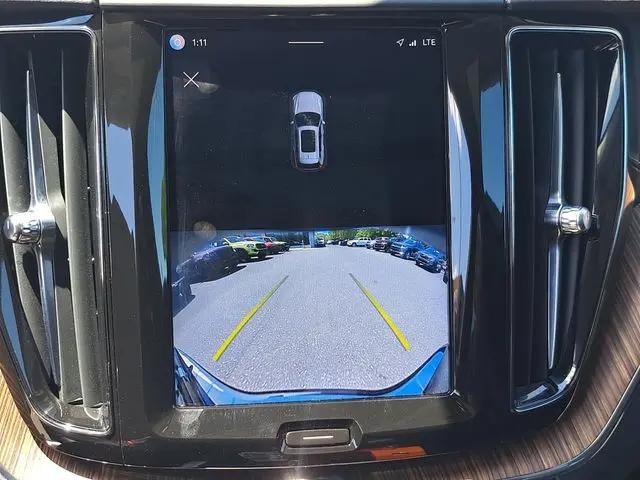 2023 Volvo XC60 B5 Ultimate Bright Theme