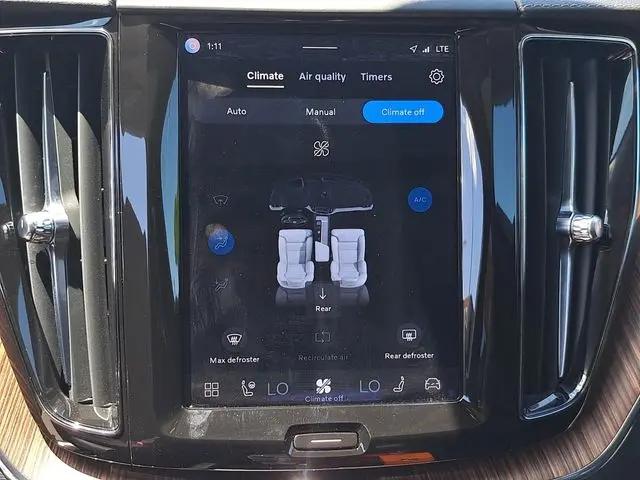 2023 Volvo XC60 B5 Ultimate Bright Theme