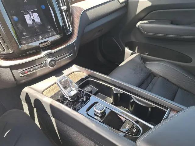 2023 Volvo XC60 B5 Ultimate Bright Theme